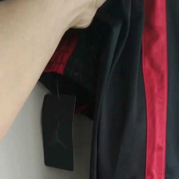 NWT-Air Jordan with red strips kids jogger pants size M - Picture 1 of 6